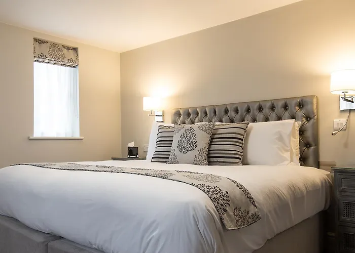 The Maple Manor Hotel Crawley 
